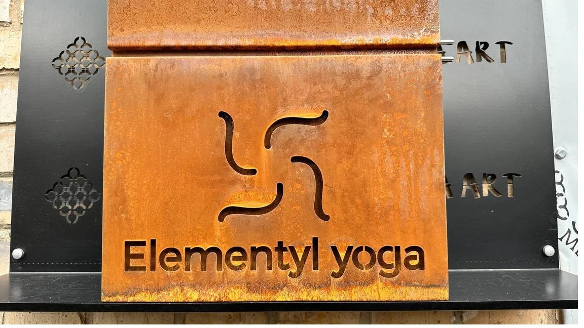 Maßgefertigter Wandbriefkasten aus Cortenstahl