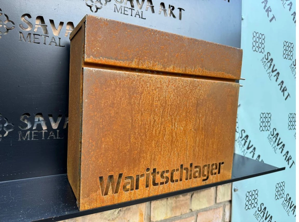 Maßgefertigter Wandbriefkasten aus Cortenstahl