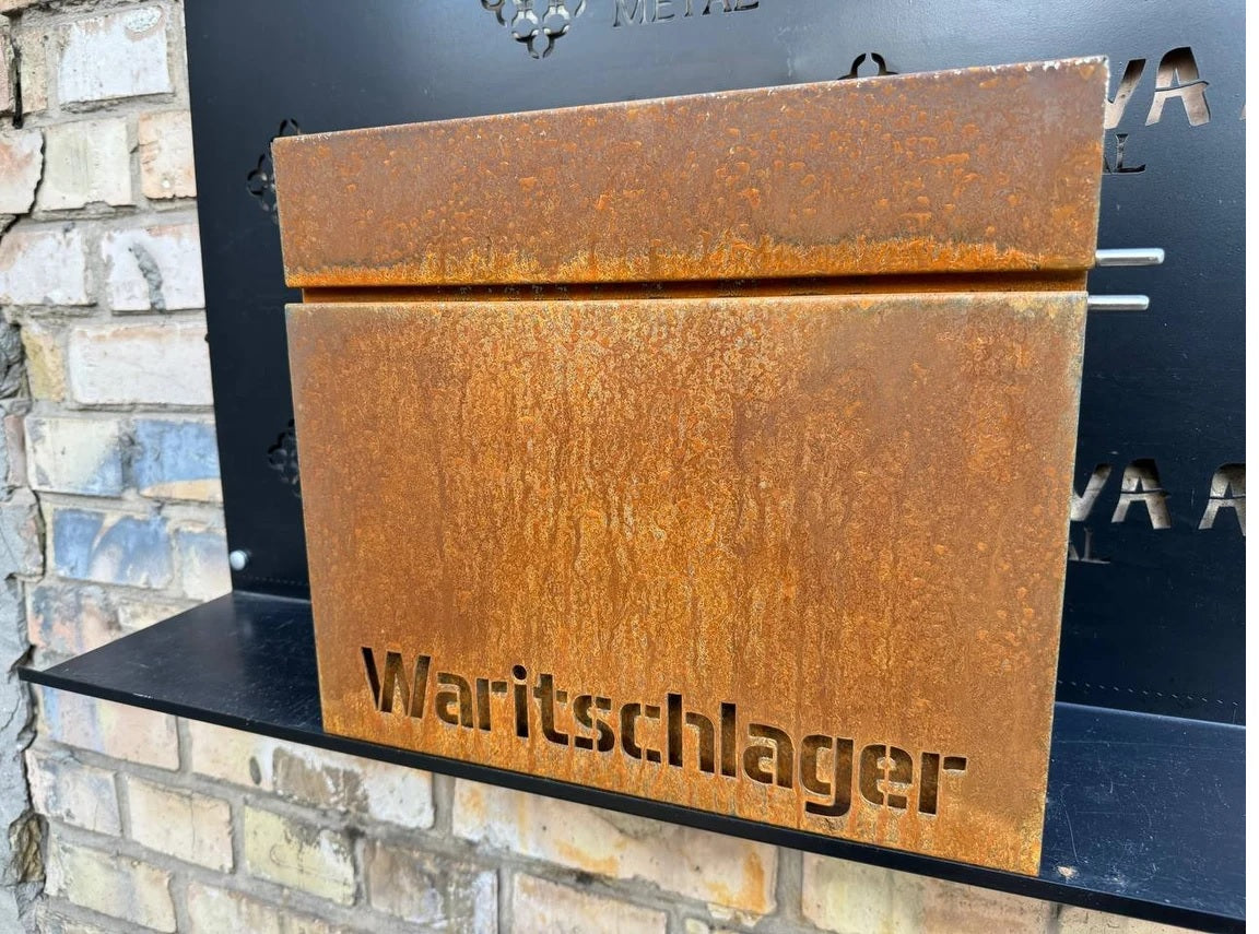 Maßgefertigter Wandbriefkasten aus Cortenstahl