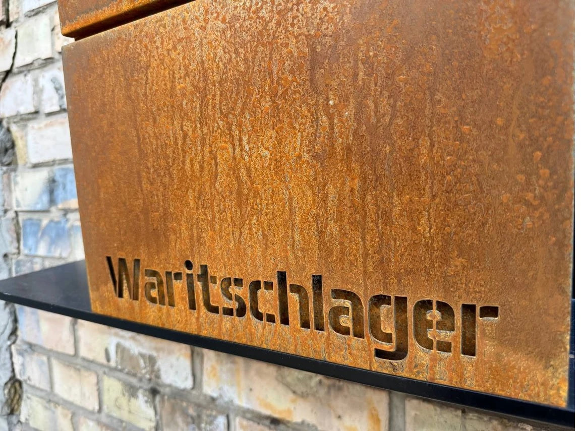 Maßgefertigter Wandbriefkasten aus Cortenstahl