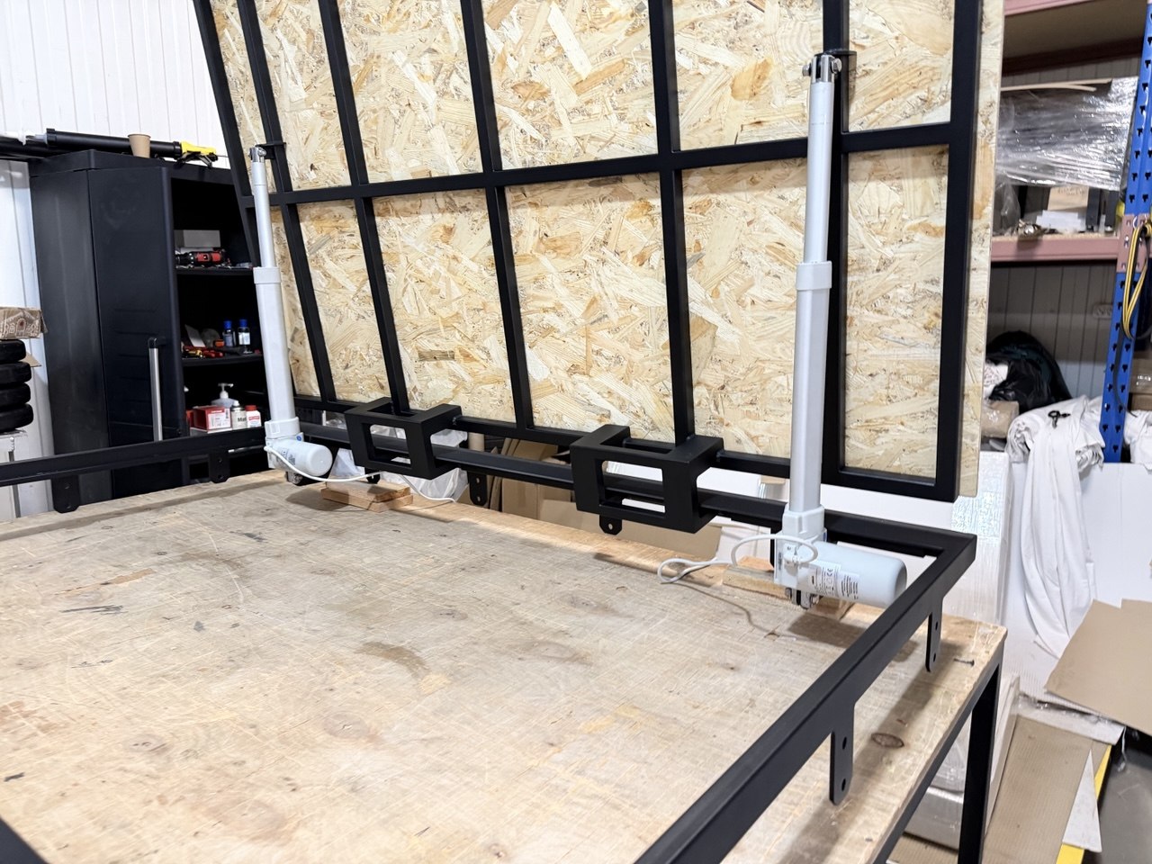 Electric Lift System for Hatch with Long-Side Hinges