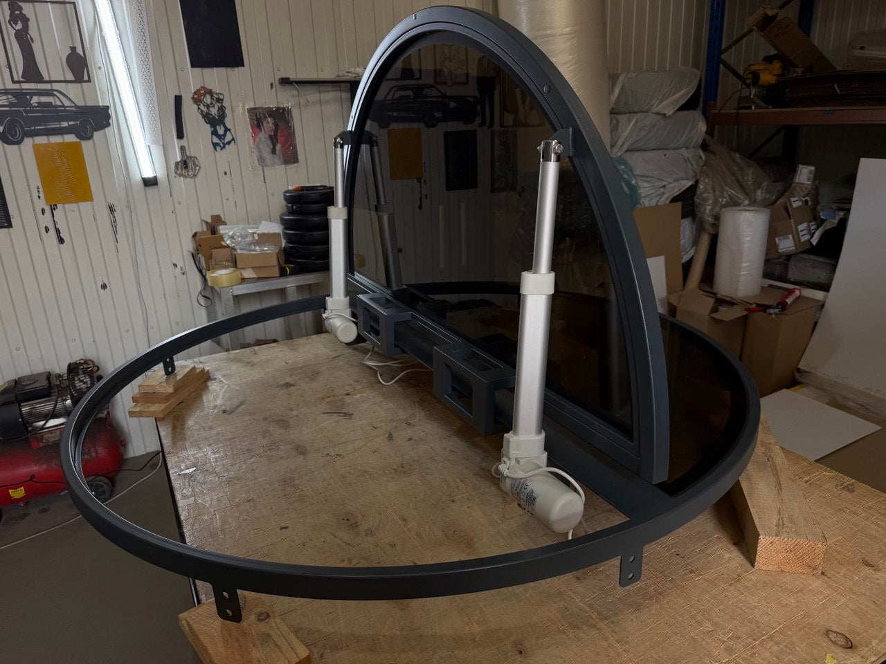 Electric Lift System for Hatch with Long-Side Hinges