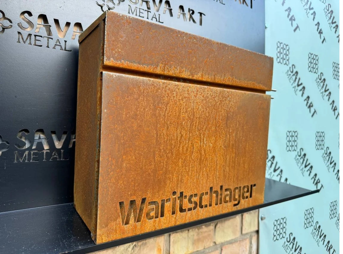 Maßgefertigter Wandbriefkasten aus Cortenstahl