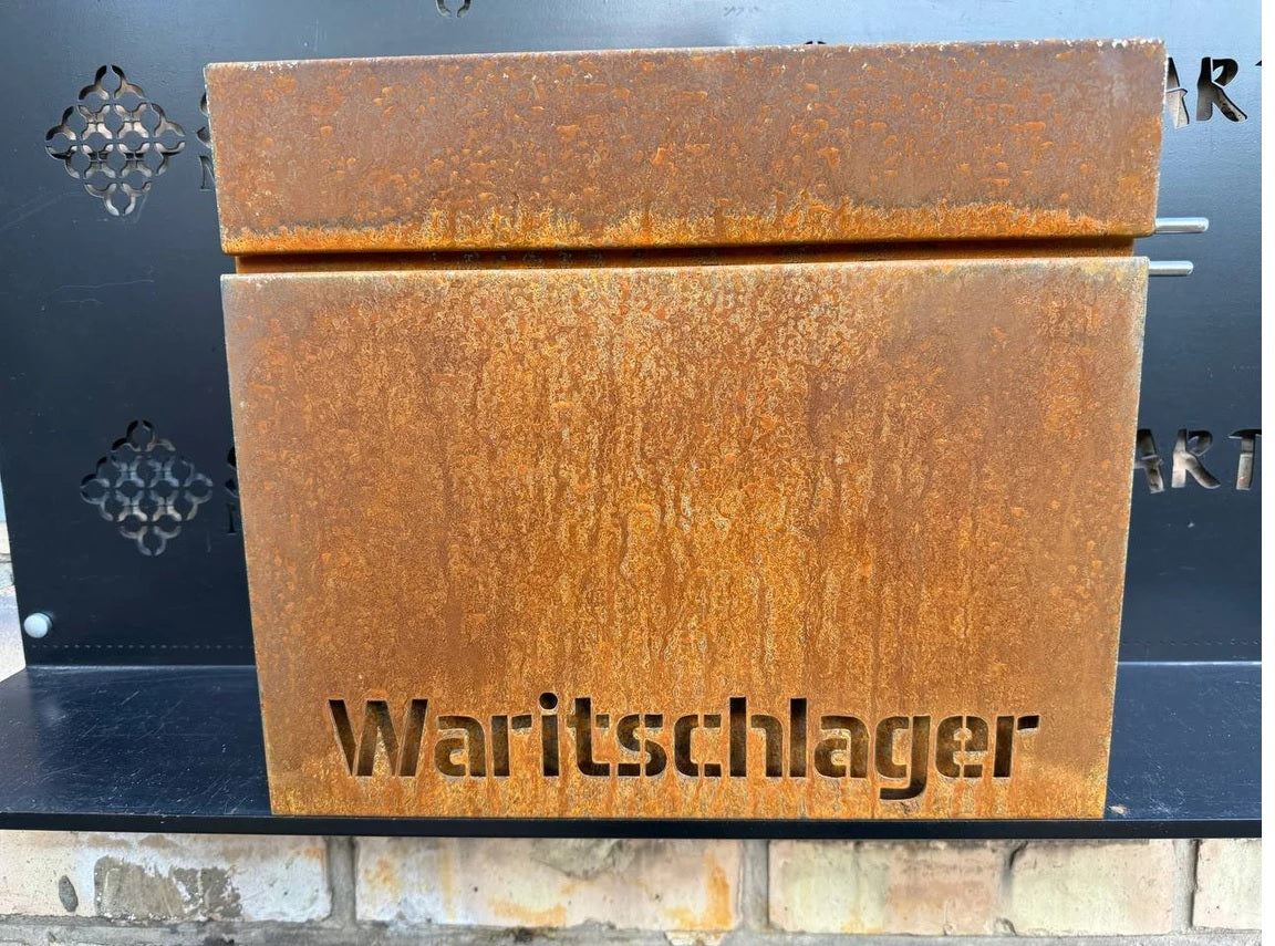 Maßgefertigter Wandbriefkasten aus Cortenstahl