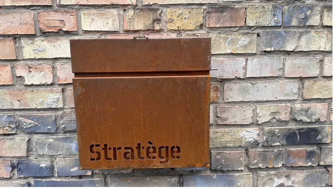 Maßgefertigter Wandbriefkasten aus Cortenstahl
