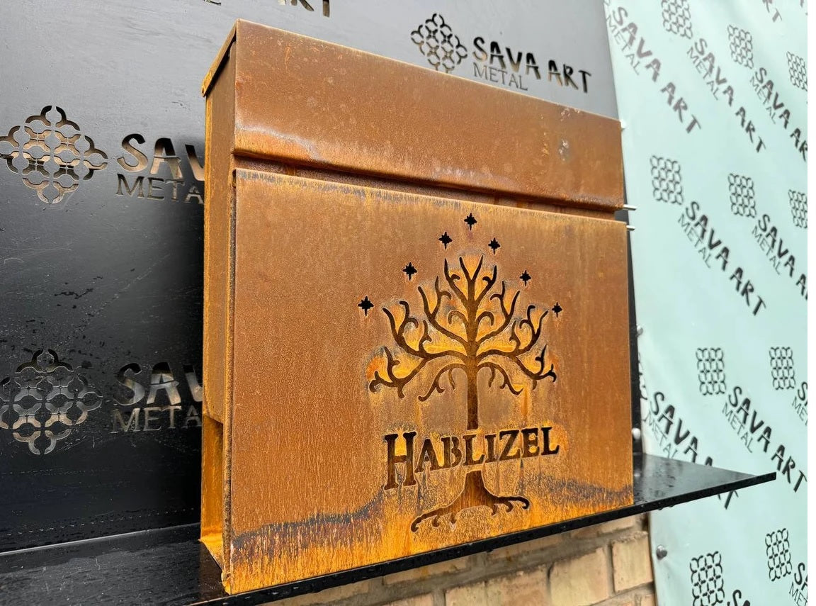 Maßgefertigter Wandbriefkasten aus Cortenstahl