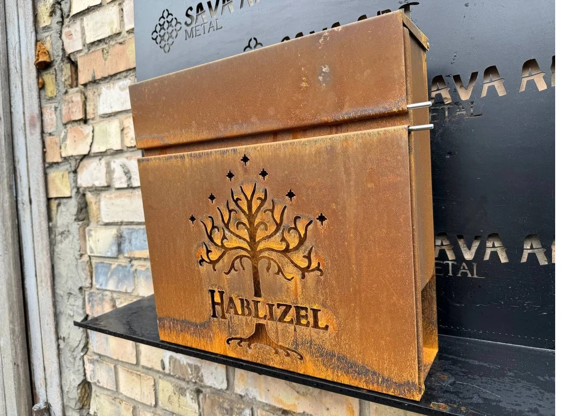 Maßgefertigter Wandbriefkasten aus Cortenstahl