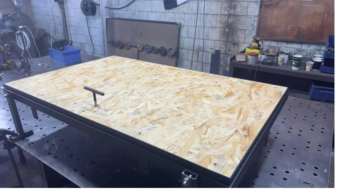 Maßgefertigte Stahl-Bodenrevisionsklappe mit Hartholzverkleidung