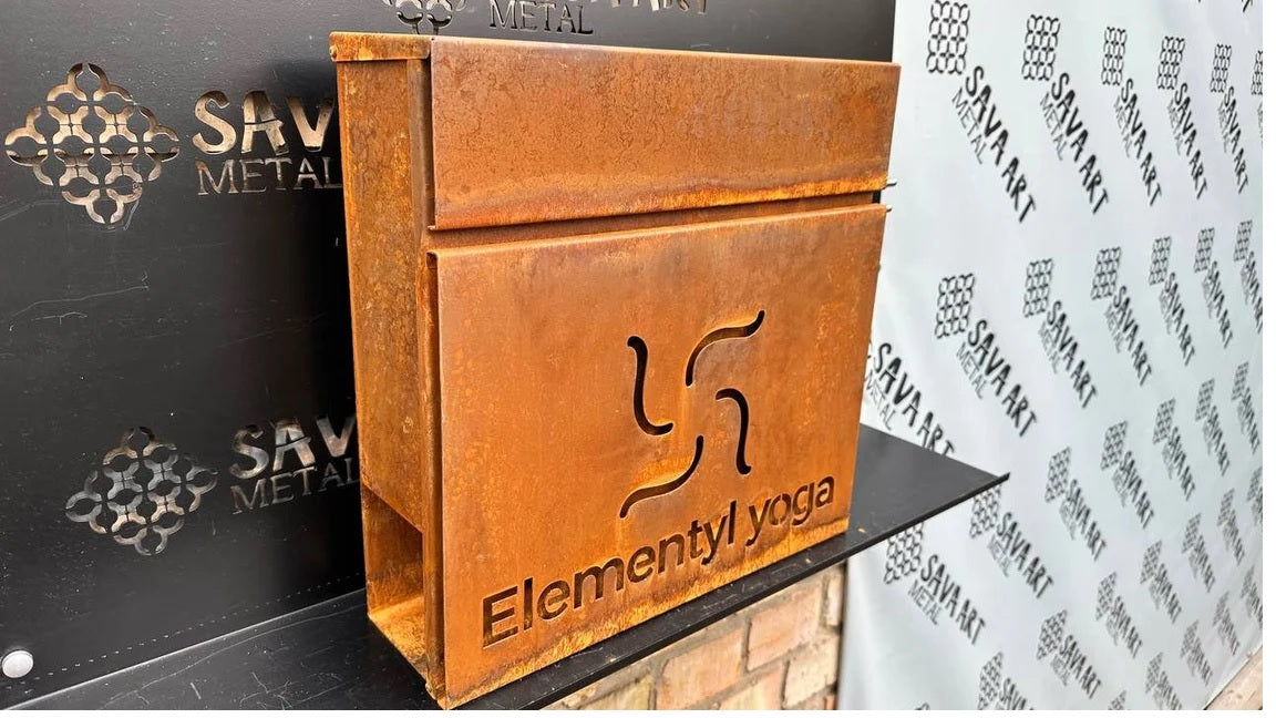 Maßgefertigter Wandbriefkasten aus Cortenstahl