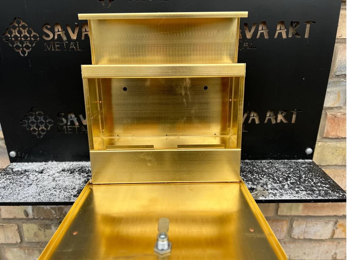 Personalisierter Briefkasten aus reinem Messing