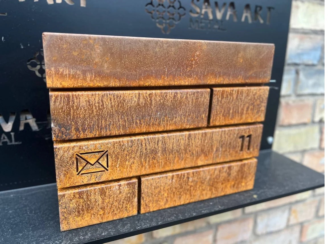 Maßgefertigter Wandbriefkasten aus Cortenstahl