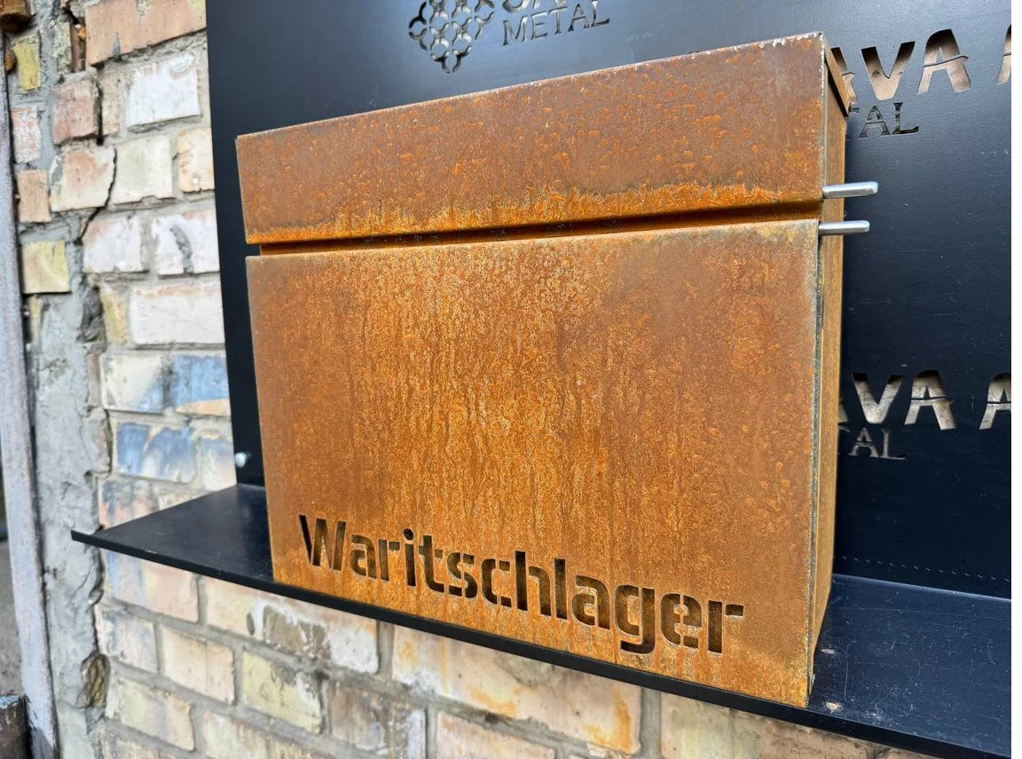 Maßgefertigter Wandbriefkasten aus Cortenstahl