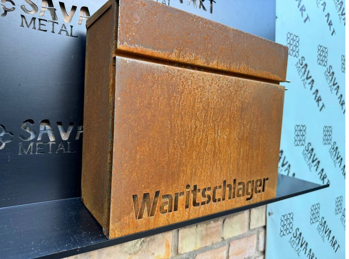Maßgefertigter Wandbriefkasten aus Cortenstahl