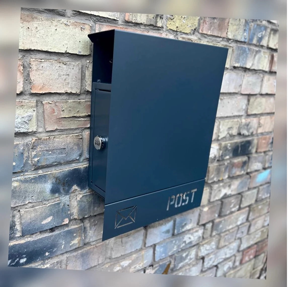 Individuell gestalteter Wandbriefkasten