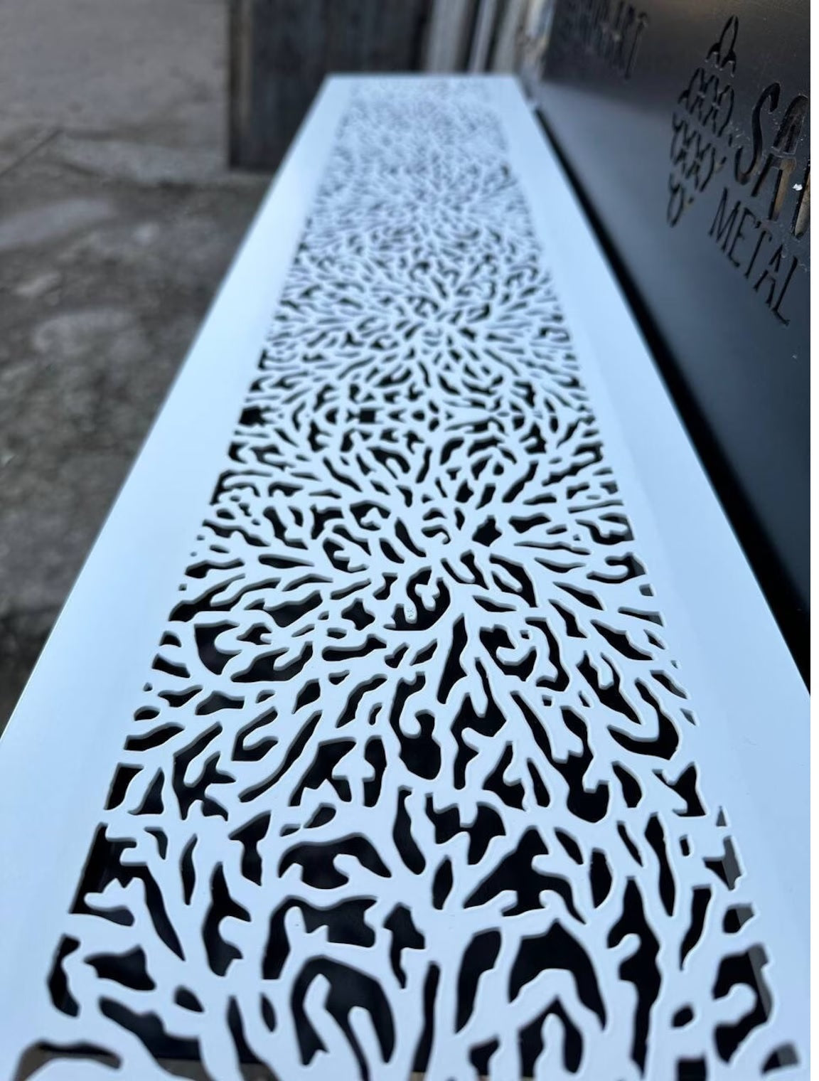 Maßgefertigte flache Lüftungsgitter aus 1 mm Stahl