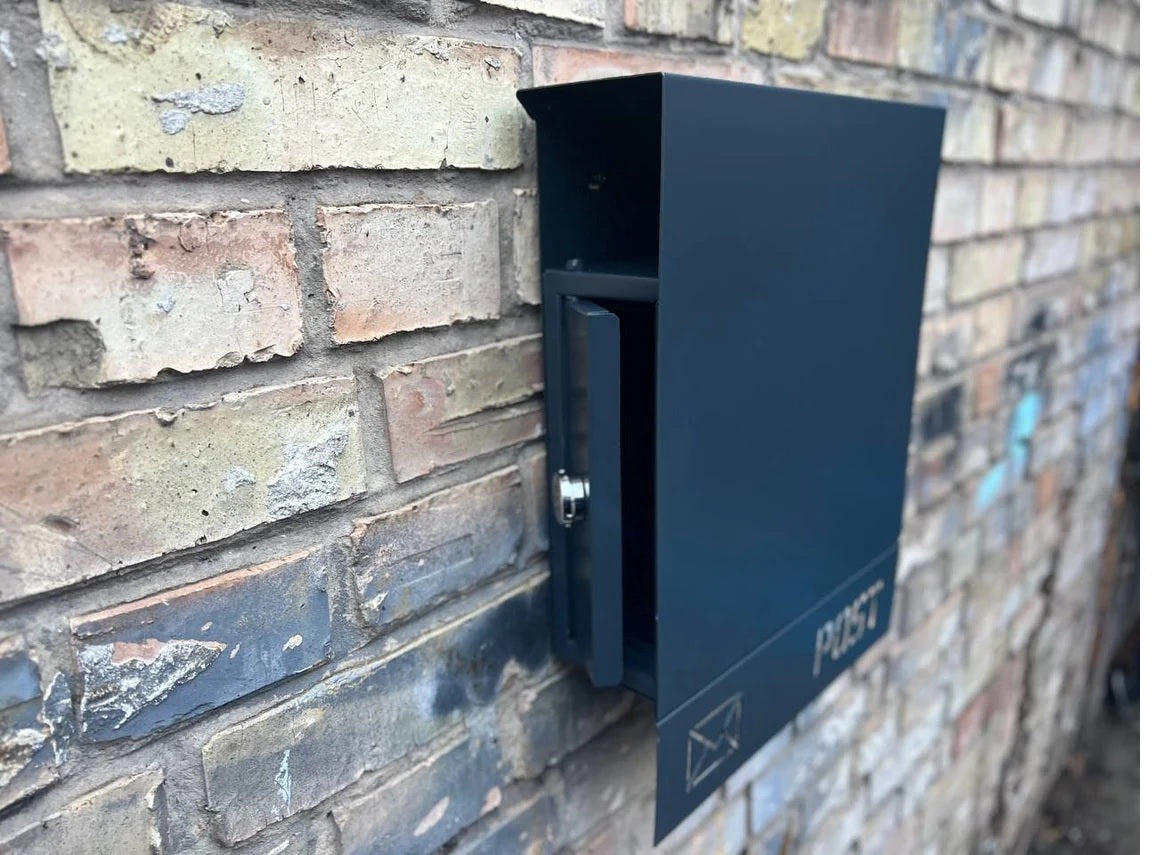Individuell gestalteter Wandbriefkasten