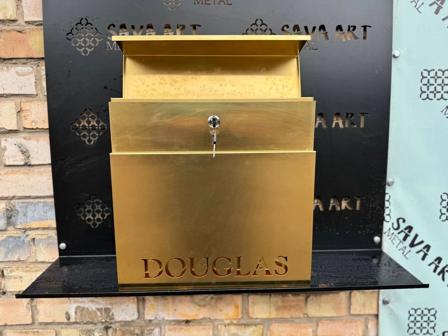 Personalisierter Briefkasten aus reinem Messing