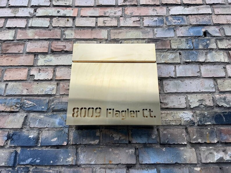 Personalisierter Briefkasten aus reinem Messing