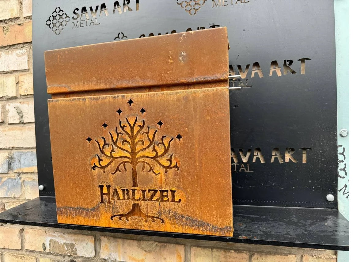 Maßgefertigter Wandbriefkasten aus Cortenstahl