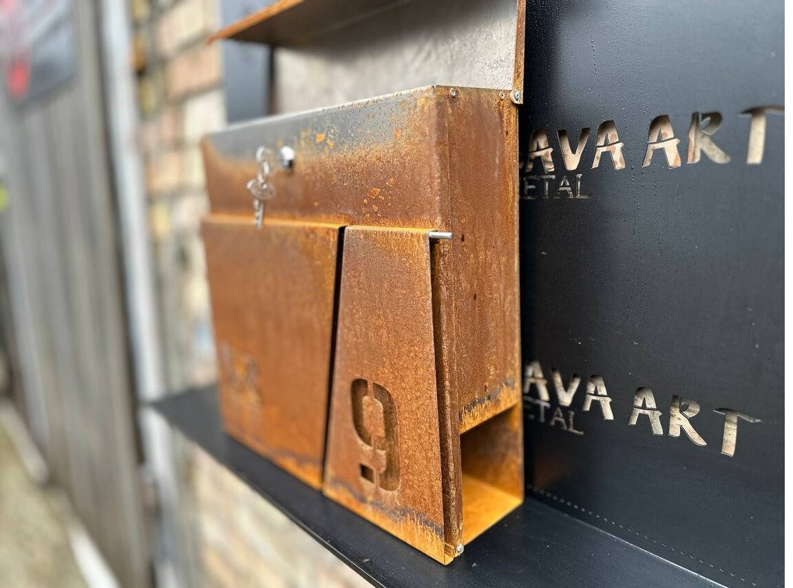 Maßgefertigter Wandbriefkasten aus Cortenstahl