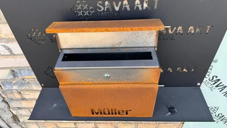 Maßgefertigter Wandbriefkasten aus Cortenstahl