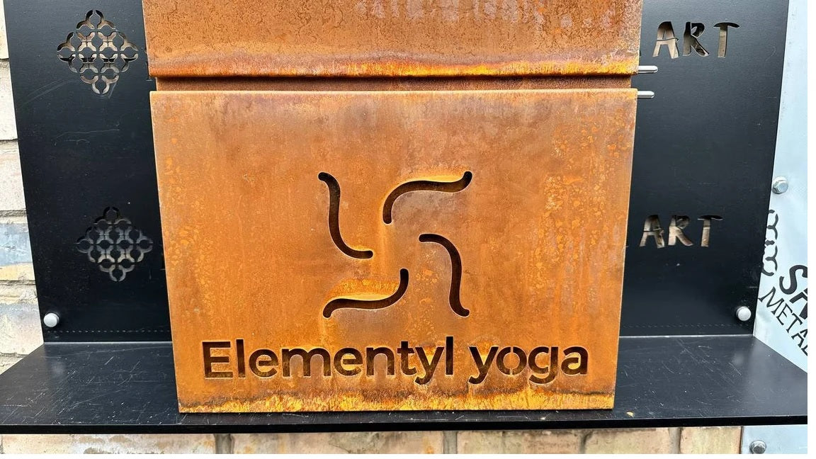 Maßgefertigter Wandbriefkasten aus Cortenstahl