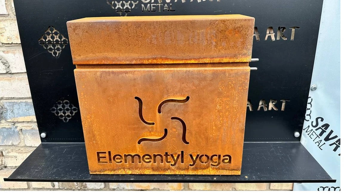 Maßgefertigter Wandbriefkasten aus Cortenstahl